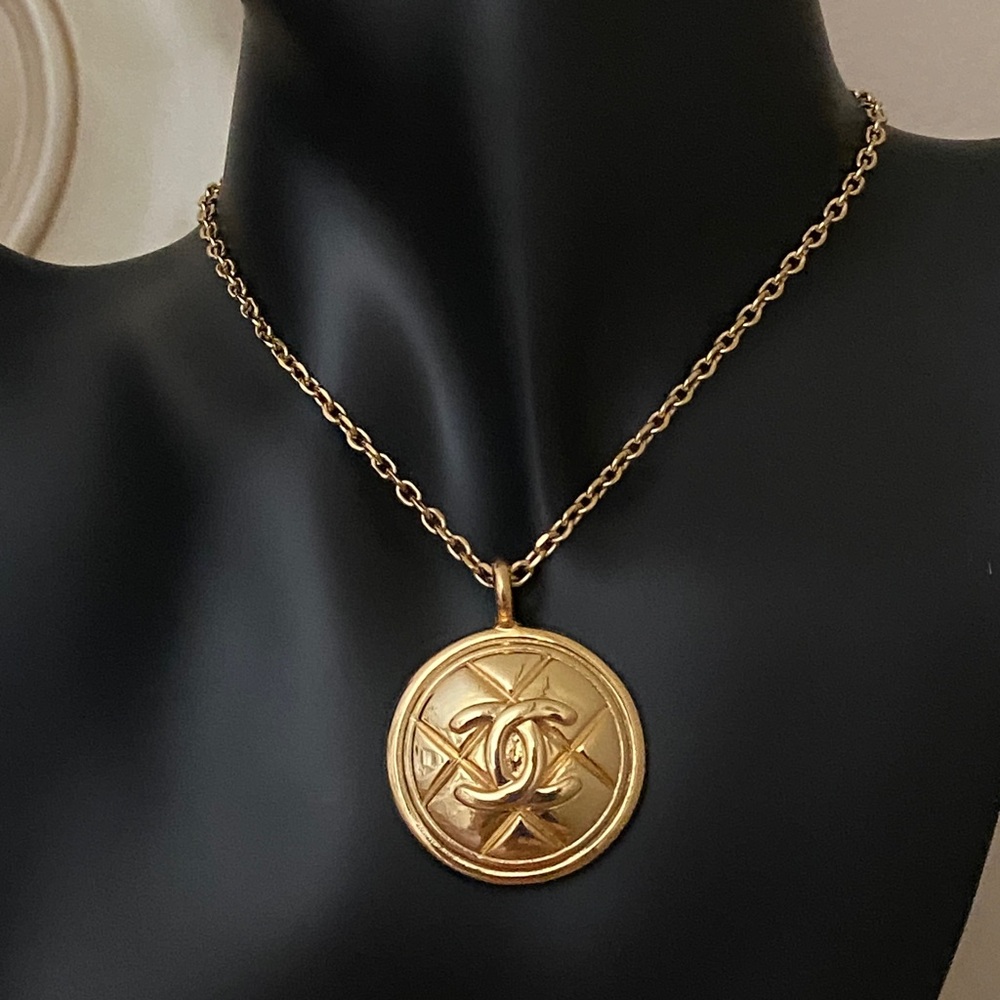CHANEL Gold Medallion CC Logo Pendant Necklace